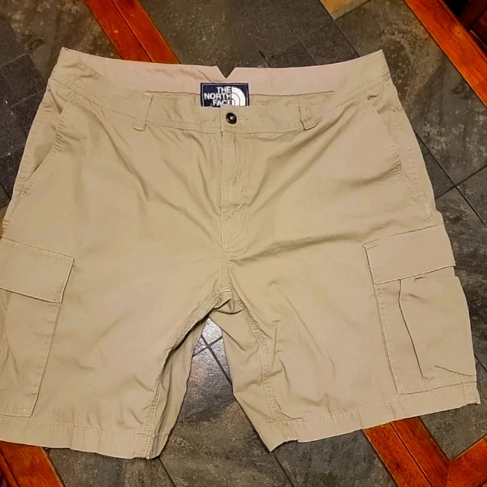North Face Synkros‎ Cotton Lightweight Cargo Shorts Tan Size 40